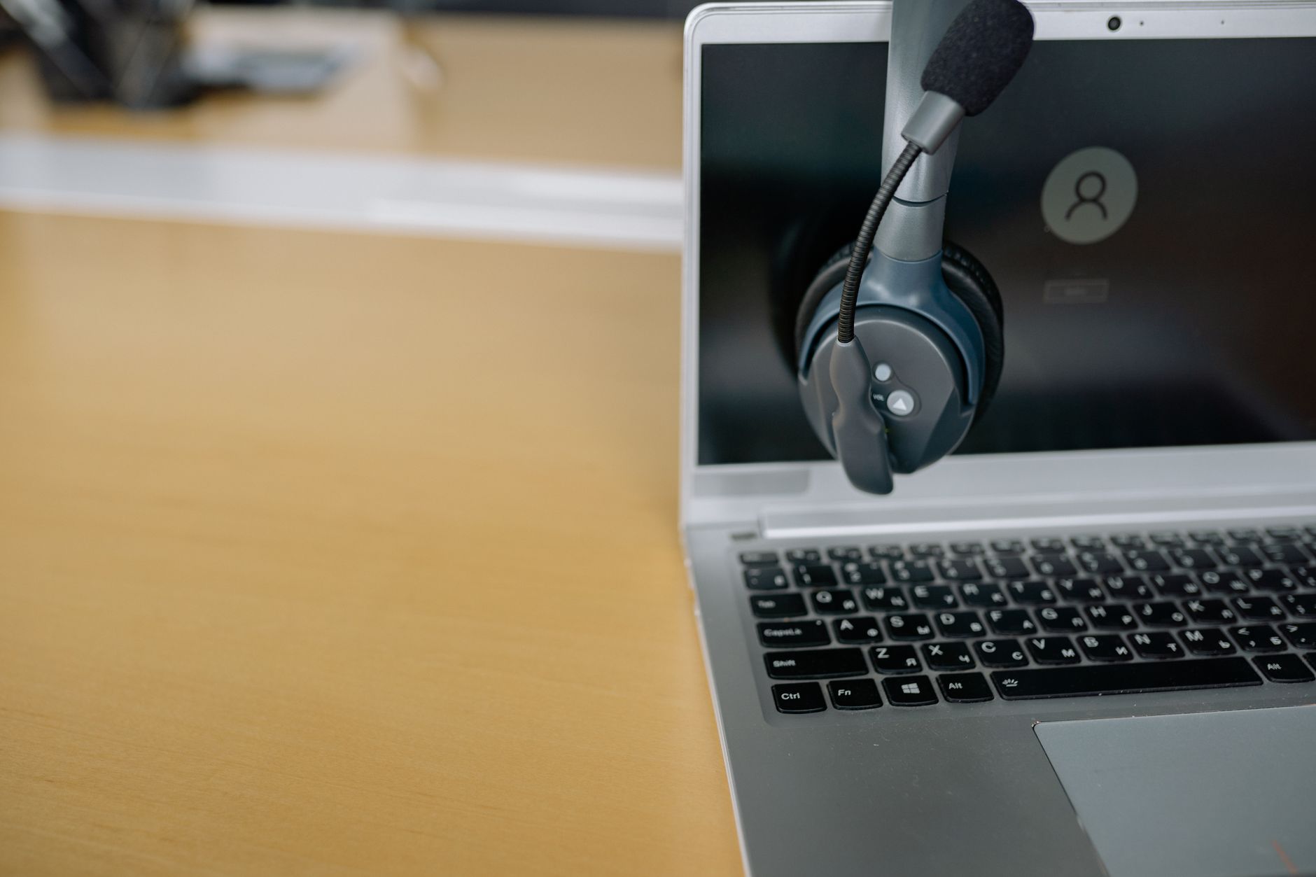 Help desk screen with customer questions about Gmail to WhatsApp workflows